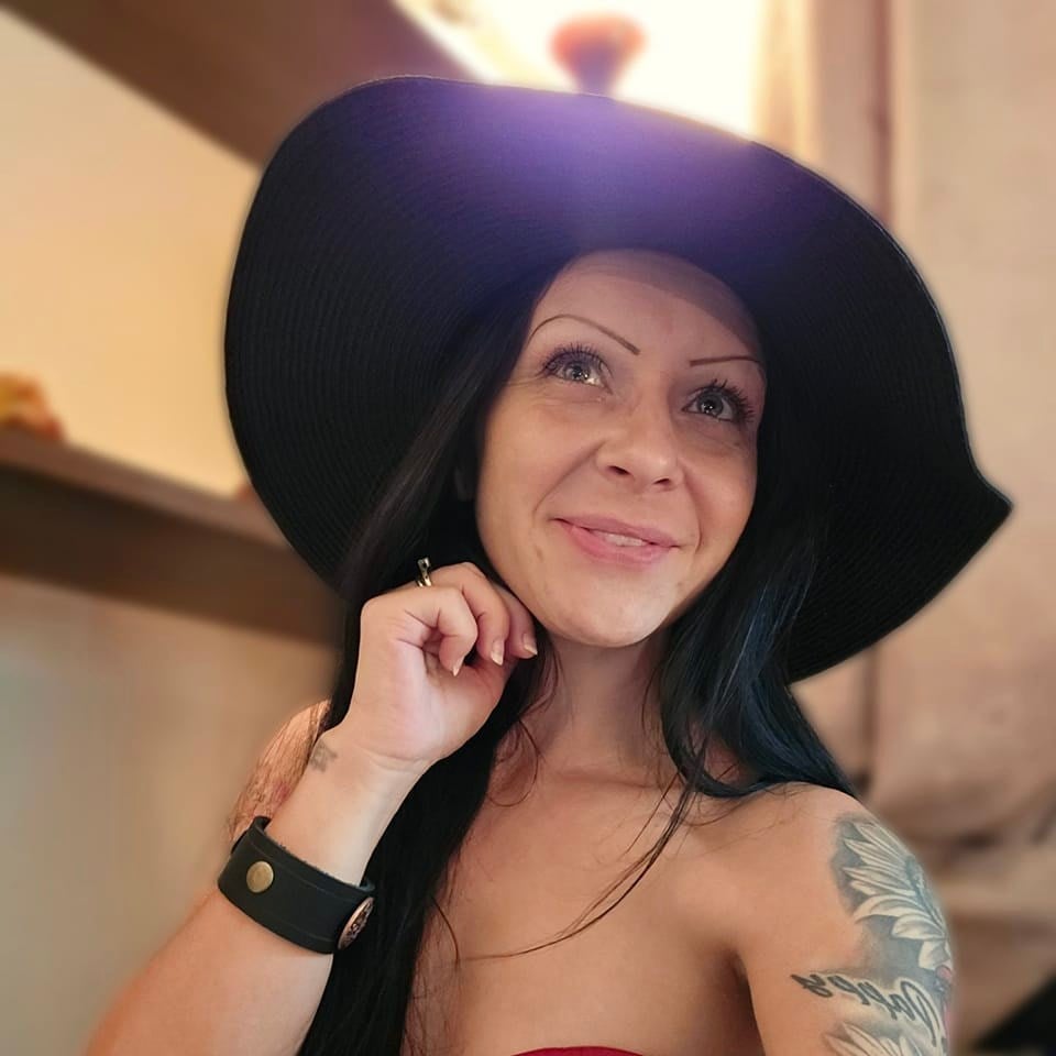 Raven Willow Lady